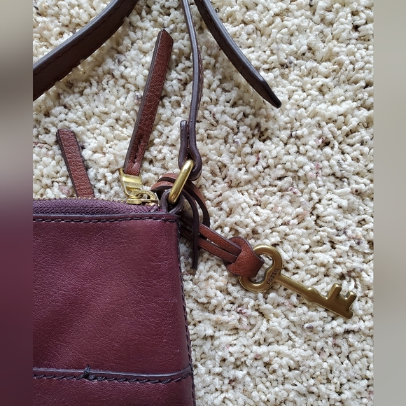 Fossil Leather Purse - Picture 4 of 11